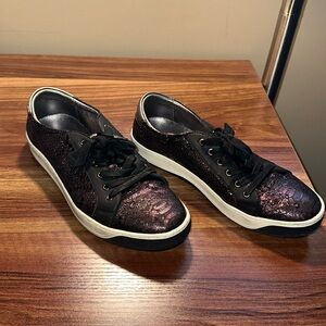 Lightly worn Johnston and Murphy sneakers ￼